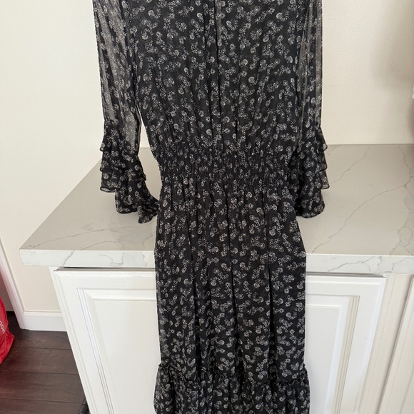 Dress - Picture 1 of 6